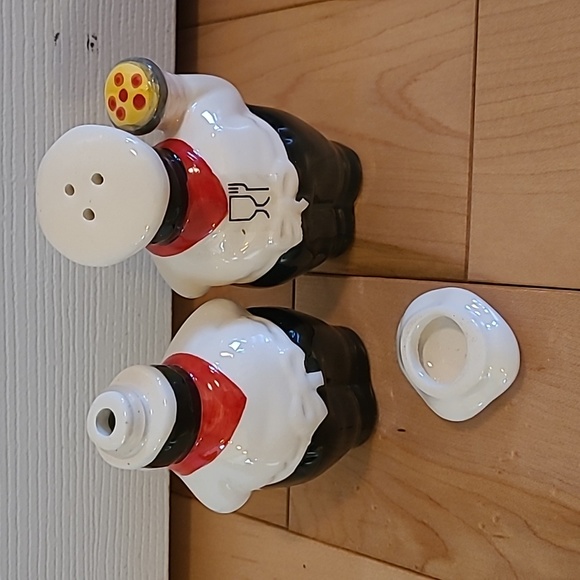 Vintage Readers Digest pizza chef salt and pepper shakers and 2 small bottles - Picture 3 of 7